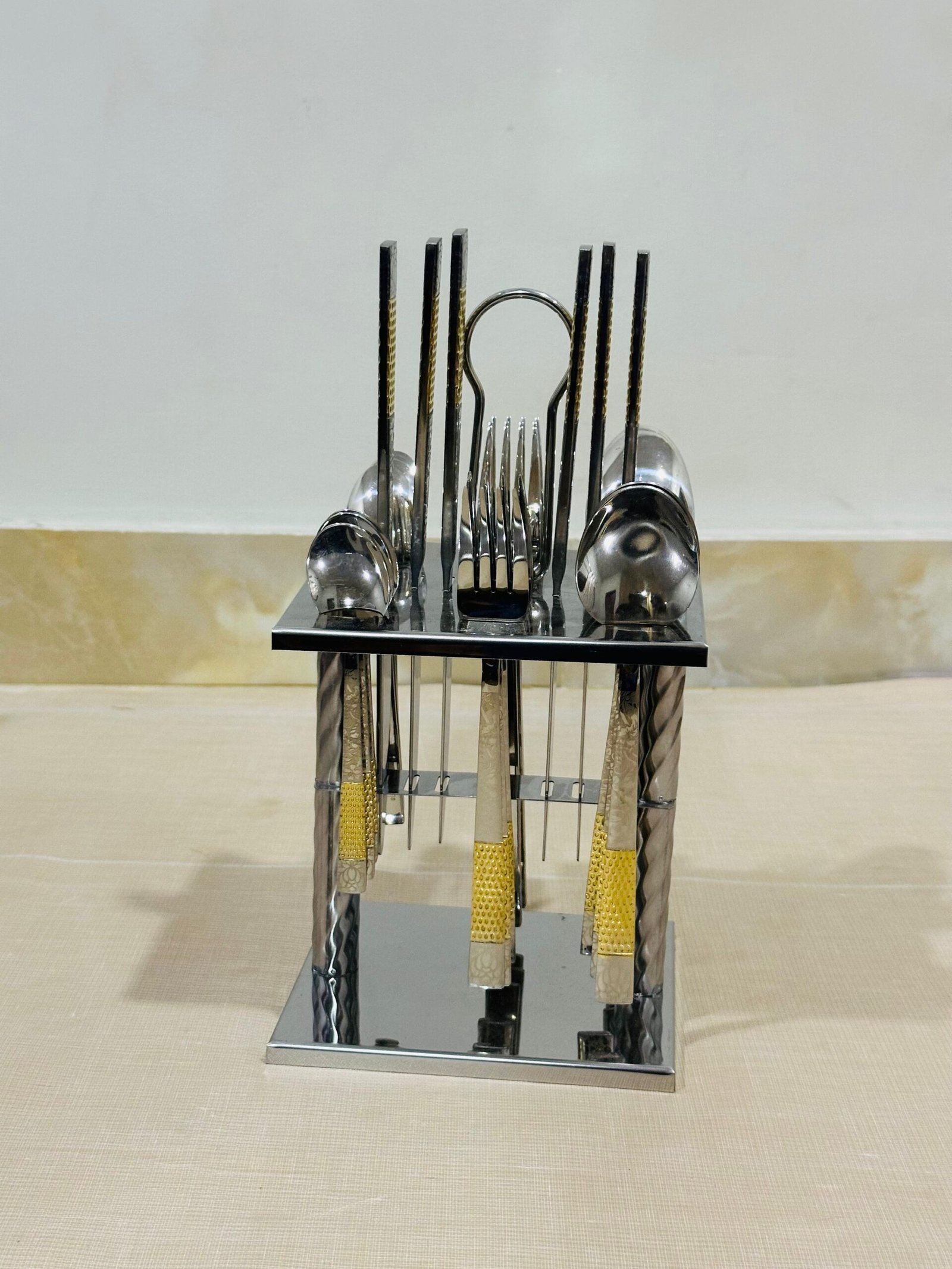 IMG-20250825-WA0006 24 Pcs Stainless Steel Cutlery Set – 11 Gauge - Image 4